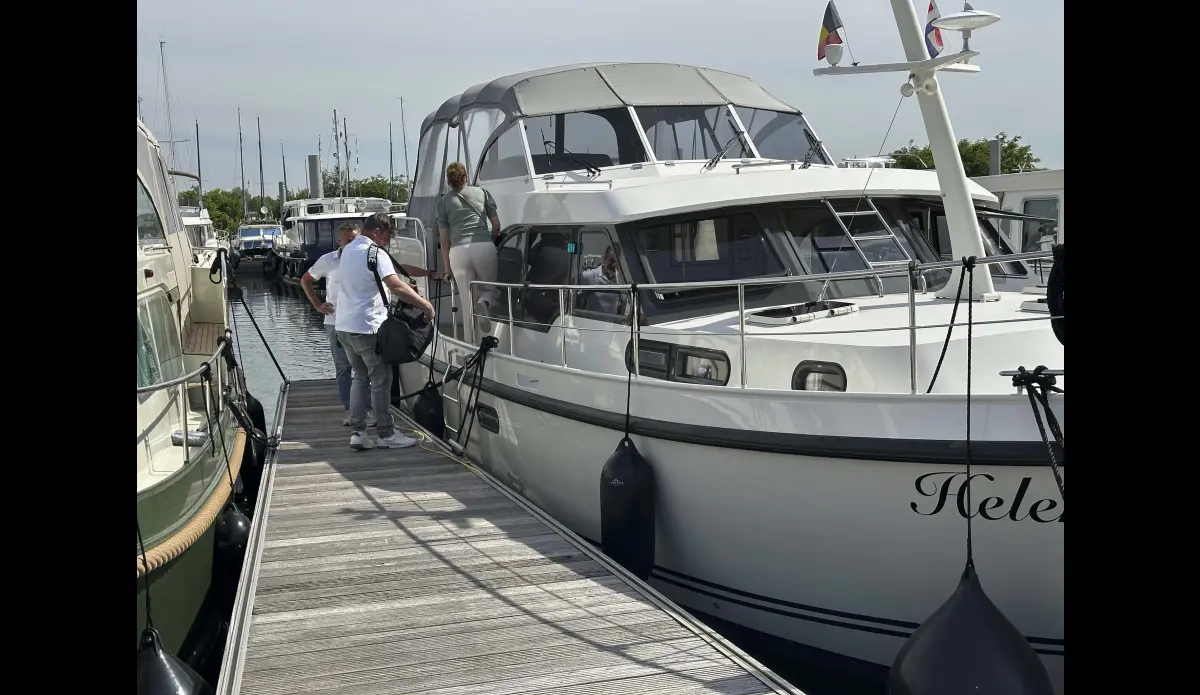 Go on board your charter yacht